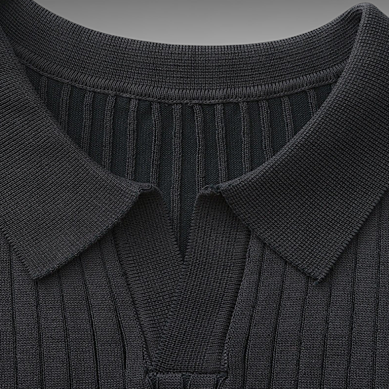 Thomas™ | Kjenn den subtile luksusen av en ribbestrikket polo