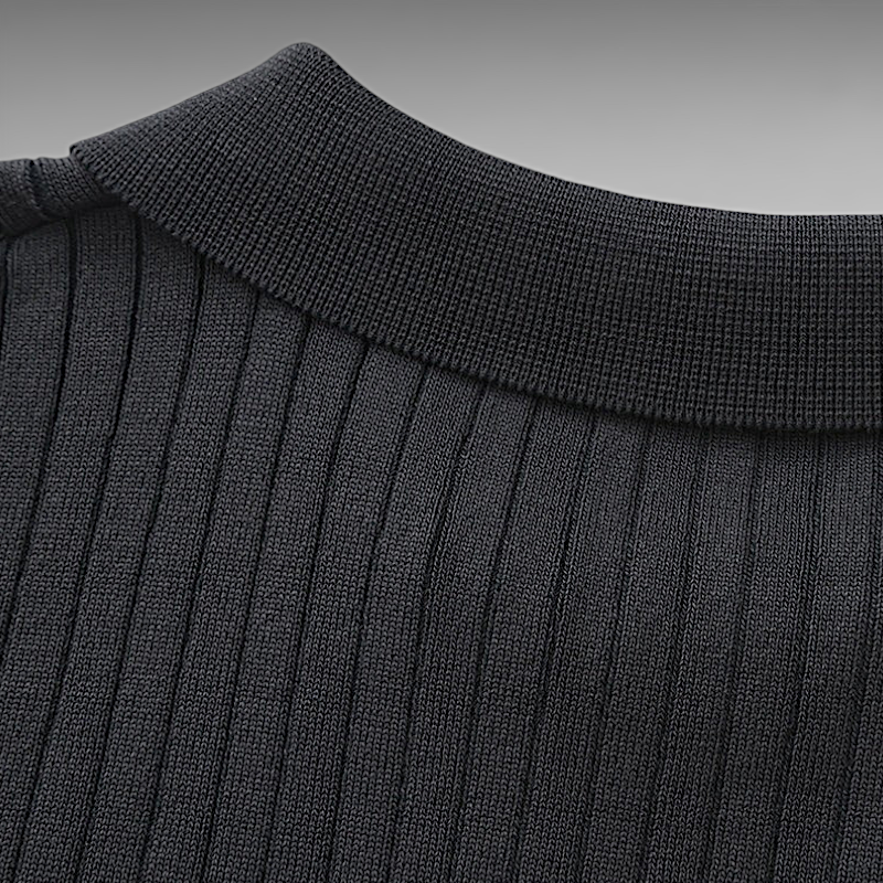 Thomas™ | Kjenn den subtile luksusen av en ribbestrikket polo